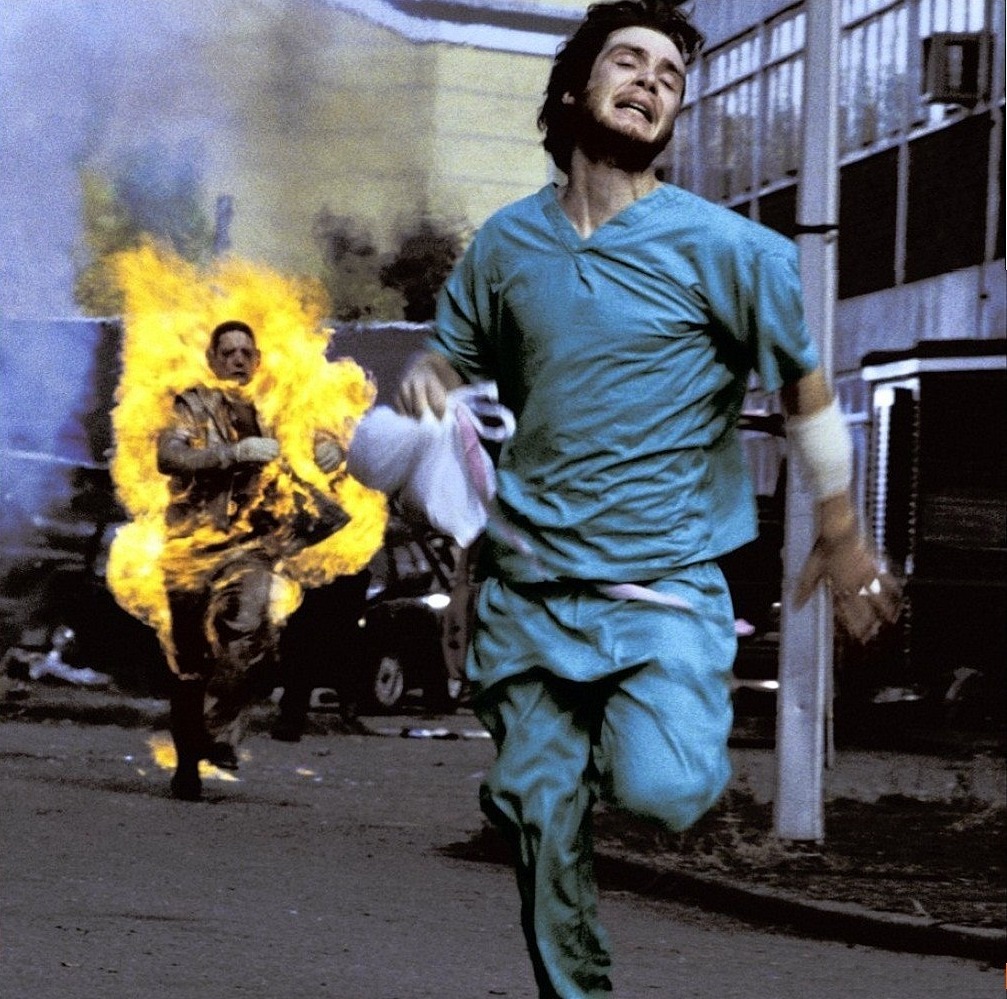 28 Days Later Rage Virus Jim Running from The infected.
